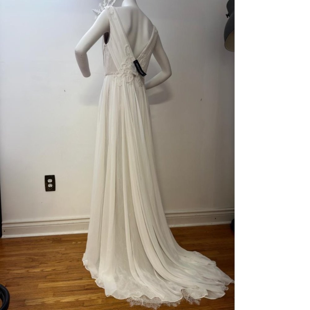 NEW NWT Le Chateau white cream chiffon lace embroidery wedding bridal gown dress